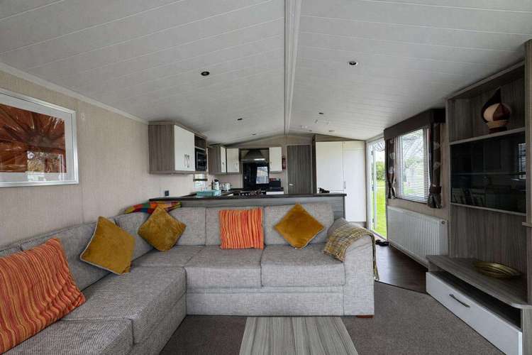 70724C⭐ – Cherry, 2 bed, 6 berth caravan with decking, D/G and C/H. Opal Rated. Preview 5