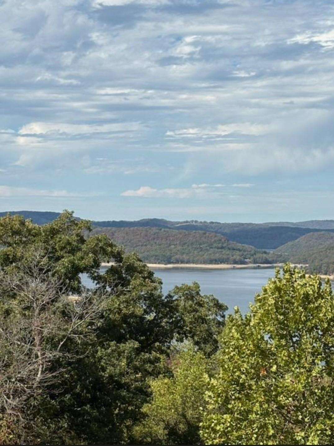 Majestic Mountain-Amazing Lake view, Close to Eureka Springs - property
