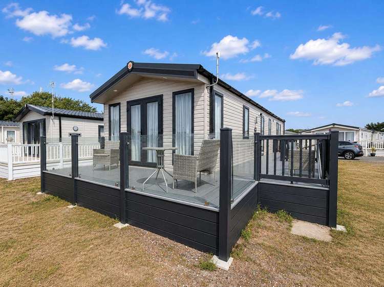 45004F⭐ – F area, 2 bed, 6 berth caravan with decking and view of nature reserve. Diamond rated. Preview 0