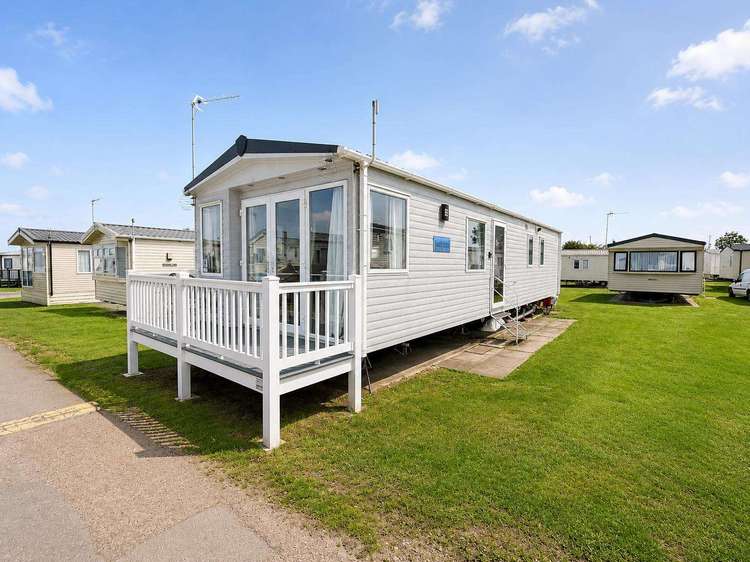 68067B⭐ – Bush area, 2 bed, 6 berth caravan with front decking. Opal rated. Preview 0
