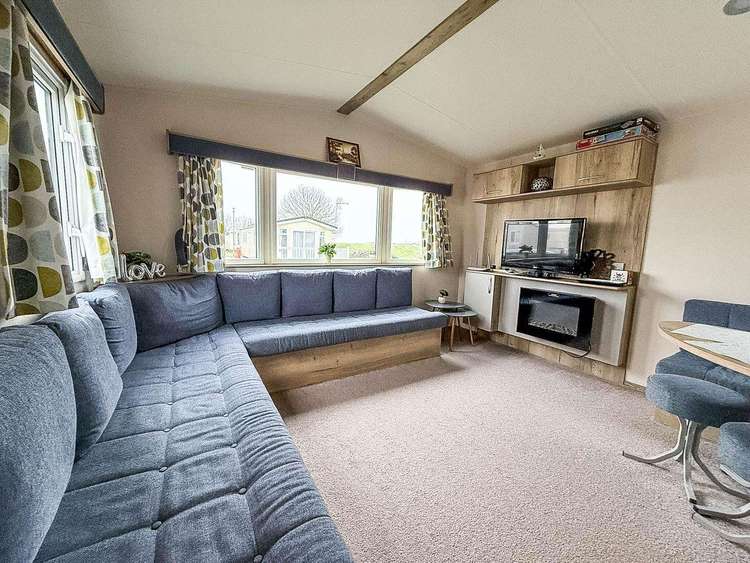 28004BC⭐ – Beach Cove, 3 bed, 8 berth caravan with D/G and C/H. Ruby rated. Preview 4