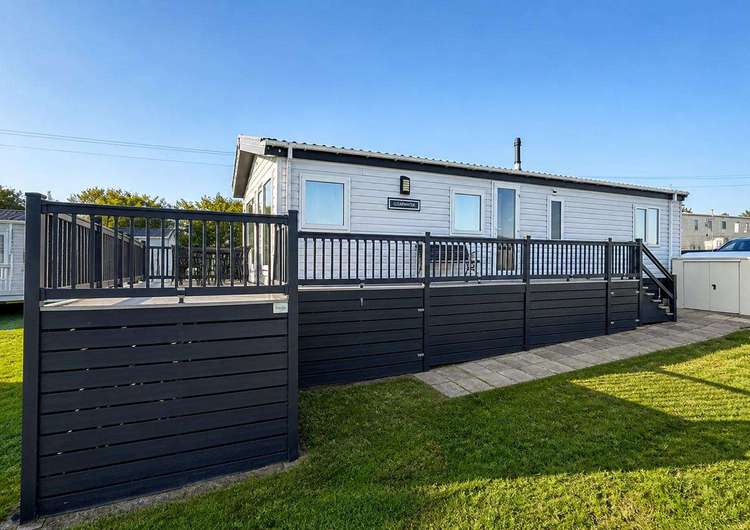 46297BV⭐ – Badger View Area, 2 bed, 5 berth lodge with large decking, D/G & C/H. Platinum rated. Preview 3