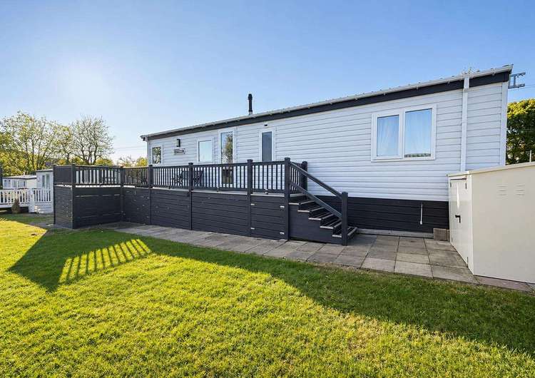 46297BV⭐ – Badger View Area, 2 bed, 5 berth lodge with large decking, D/G & C/H. Platinum rated. Preview 2