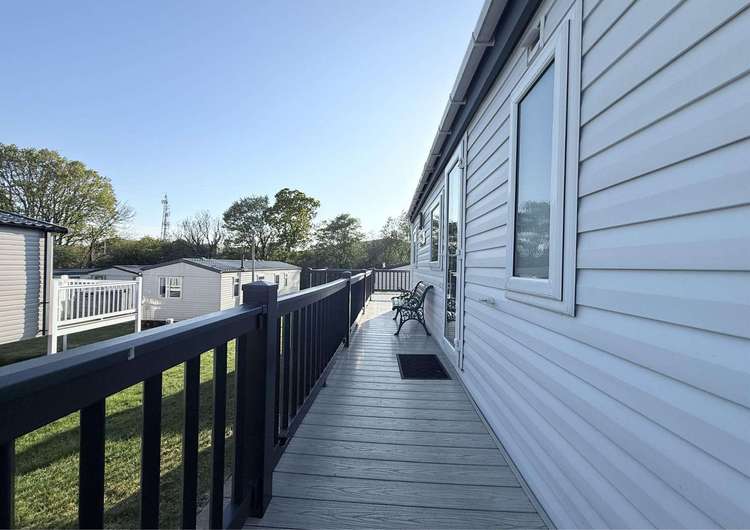 46297BV⭐ – Badger View Area, 2 bed, 5 berth lodge with large decking, D/G & C/H. Platinum rated. Preview 4