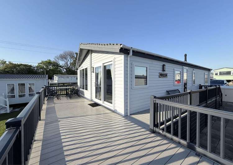 46297BV⭐ – Badger View Area, 2 bed, 5 berth lodge with large decking, D/G & C/H. Platinum rated. Preview 0