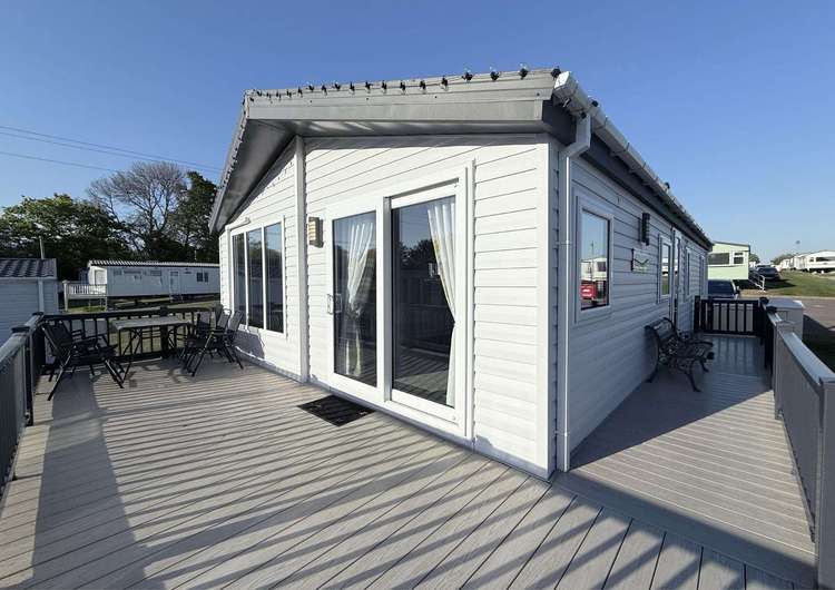 46297BV⭐ – Badger View Area, 2 bed, 5 berth lodge with large decking, D/G & C/H. Platinum rated. Preview 1