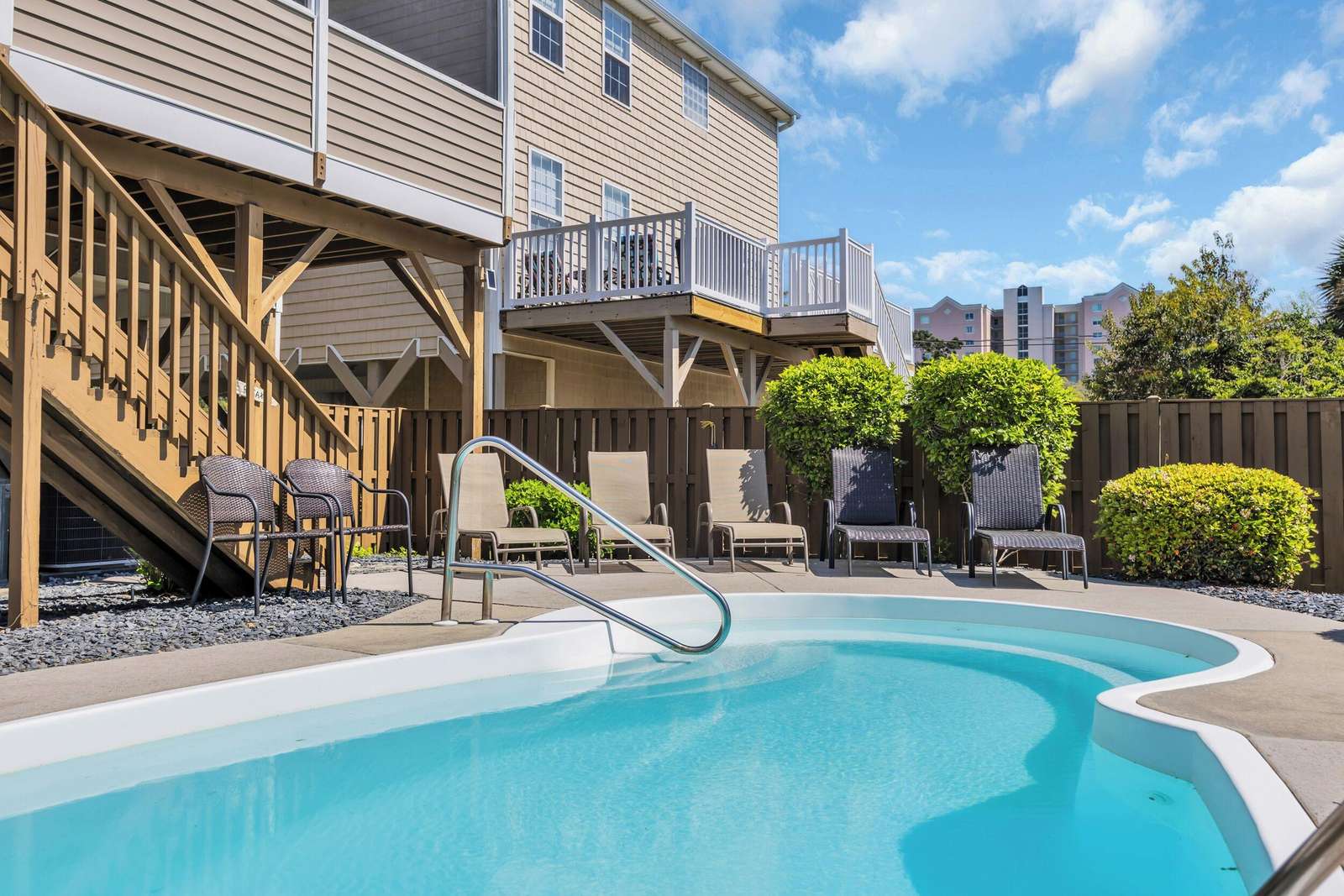 Sunny Shores: Spacious Retreat in walking distance to the beach Preview 0