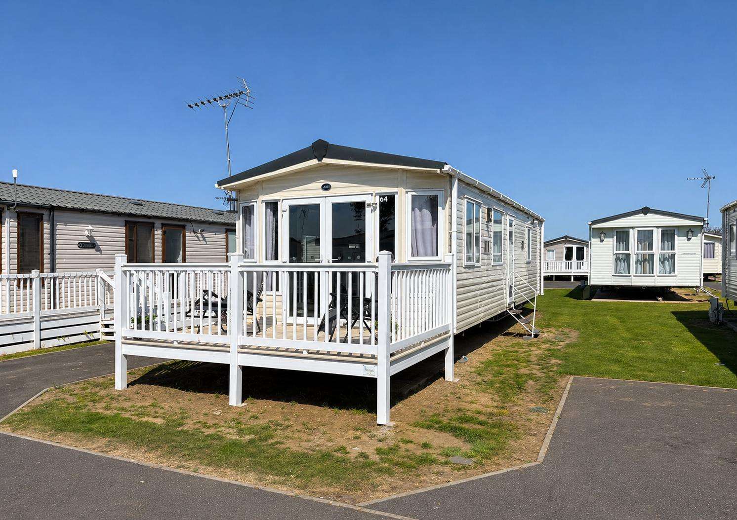 Book a stay at Seawick Holiday Park in Essex this summer 2026. This holiday park has so much to offer everyone. This 6 berth caravan is the perfect base for discovering the Essex coast. - property