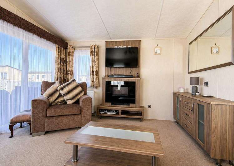 27242SW⭐ – Seawick, 2 bed, 6 berth caravan with front decking. Opal rated. Preview 4