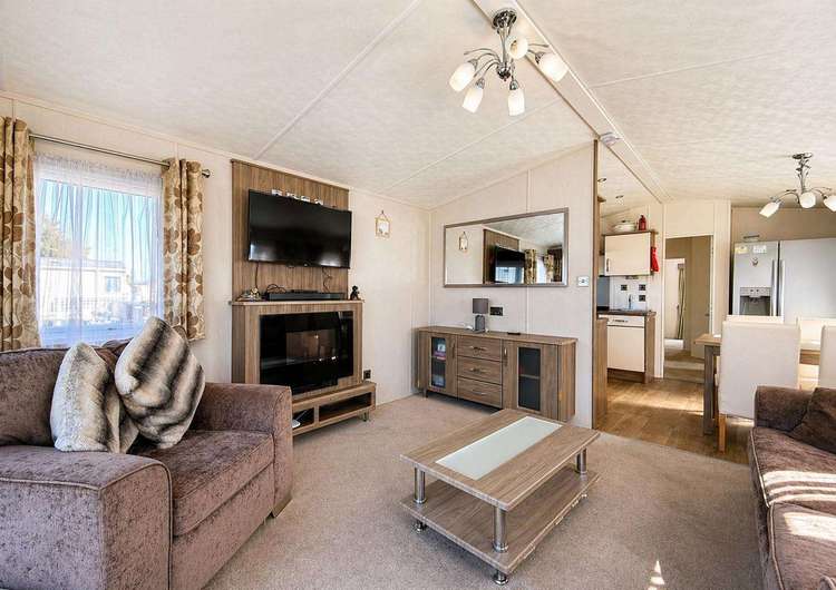 27242SW⭐ – Seawick, 2 bed, 6 berth caravan with front decking. Opal rated. Preview 5