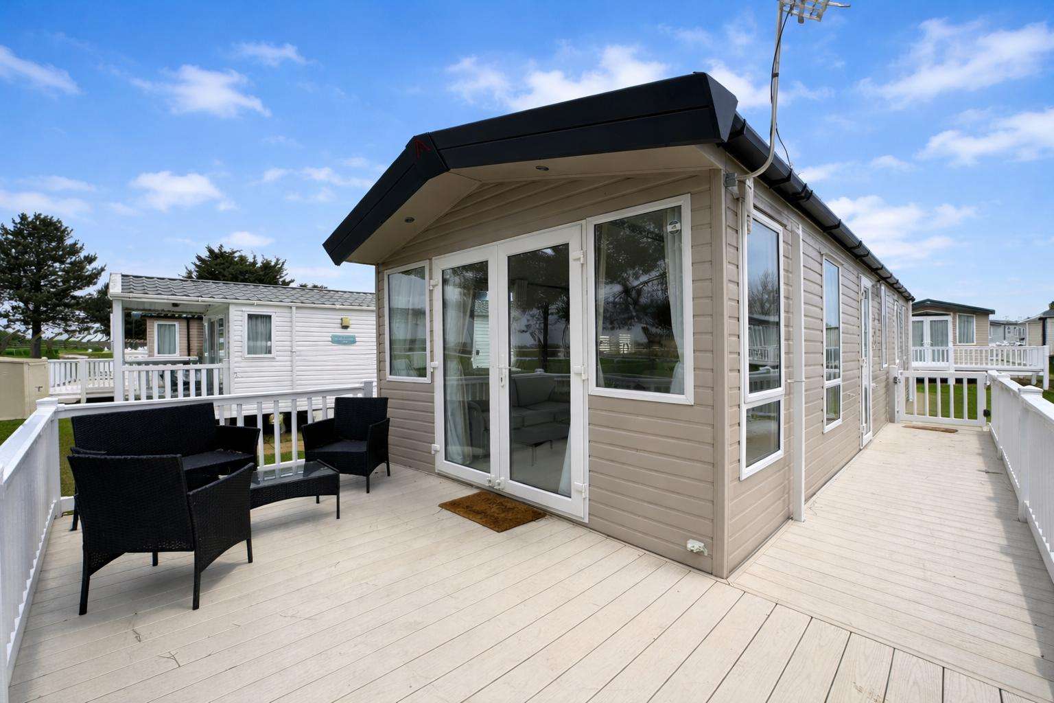 Enjoy a stay at Seashore in Great Yarmouth, you will love relaxing on the decking in the Summer sunshine. - property