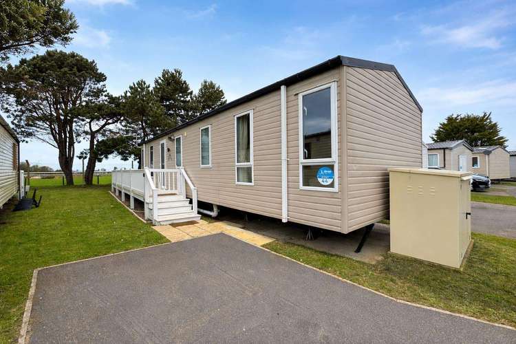 22044G⛱️ – Gannet area, 3 bed, 8 berth caravan with wrap-around decking. Diamond rated. Preview 4