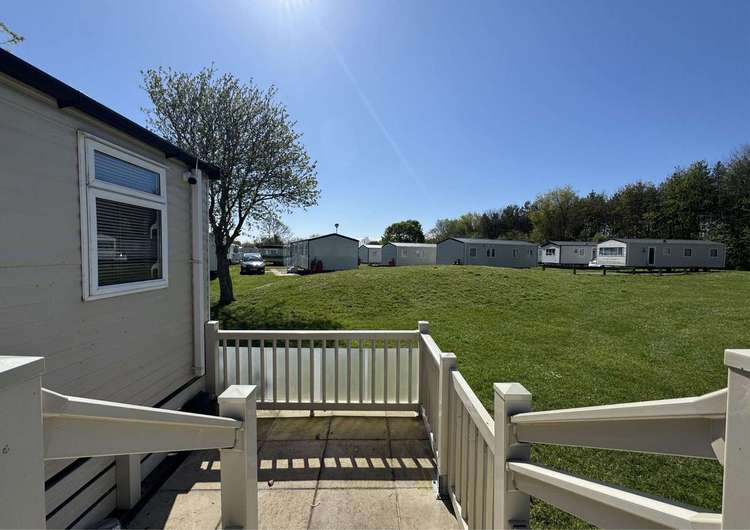 48069F⛱️ – Freshfield area, 3 bed, 8 berth caravan with decking to the side. Opal rated. Preview 4