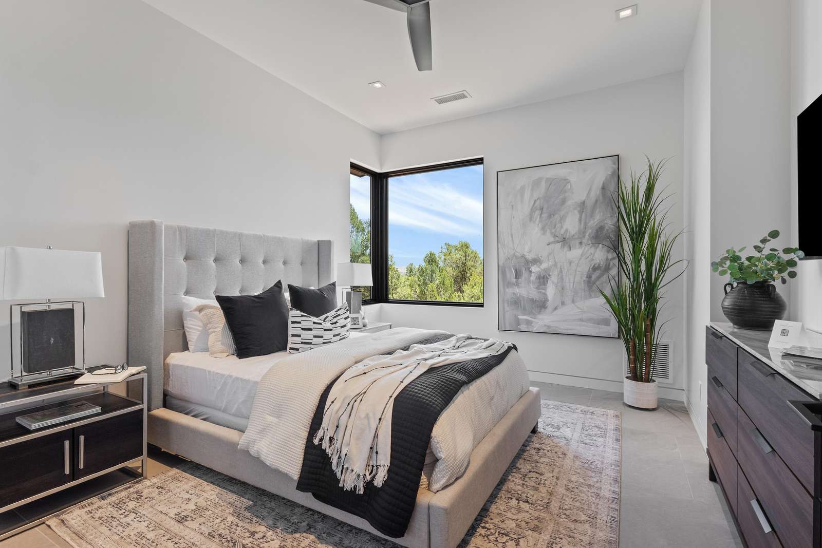 Secondary Bedroom with Queen Bed