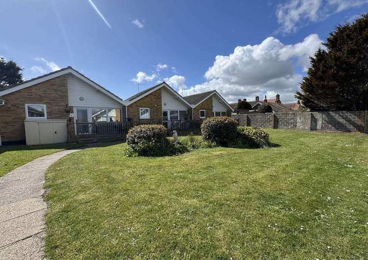 14002W⭐ – Waterside, 2 bed, 4 berth bungalow. Opal rated. Preview 5