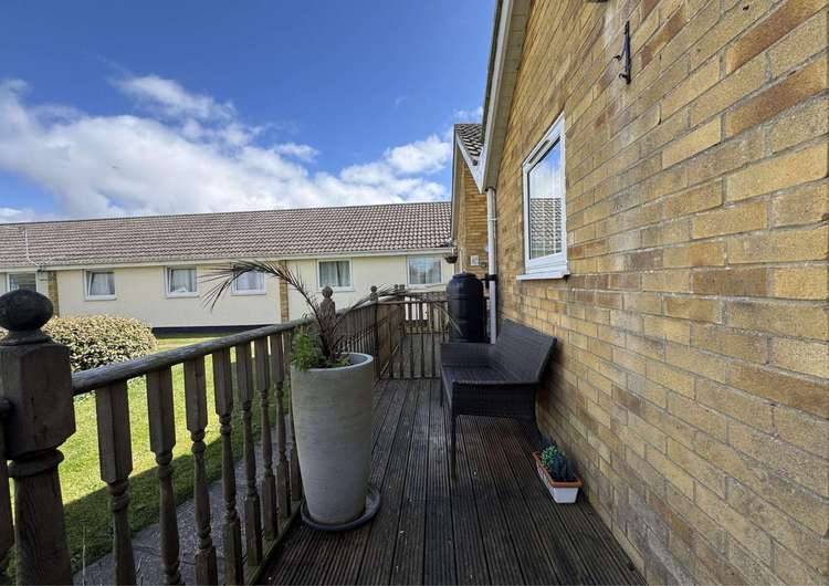 14002W⭐ – Waterside, 2 bed, 4 berth bungalow. Opal rated. Preview 4