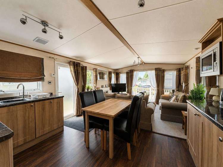 20059SV⭐ – Steeple View, 2 bed, 6 berth caravan with wrap-around decking. Diamond rated. Preview 4