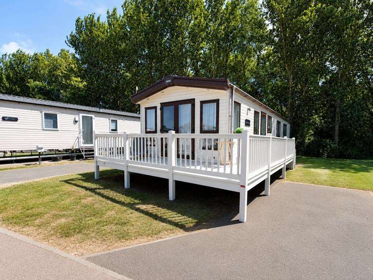 20059SV⭐ – Steeple View, 2 bed, 6 berth caravan with wrap-around decking. Diamond rated. Preview 0