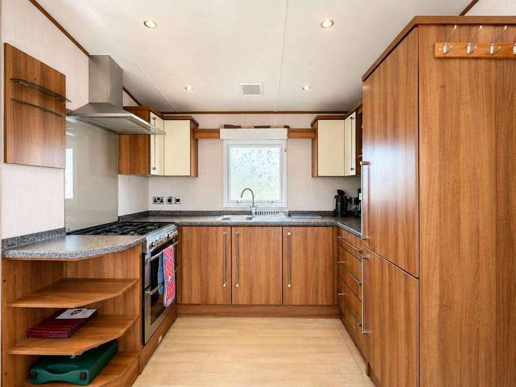 55012SW⭐ – SW area, 3 bed, 8 berth caravan with side decking, D/G and C/H. Ruby rated. Preview 5