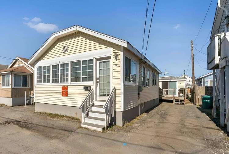 172 | 17 Johnson Avenue Front | Linens Provided Preview 0