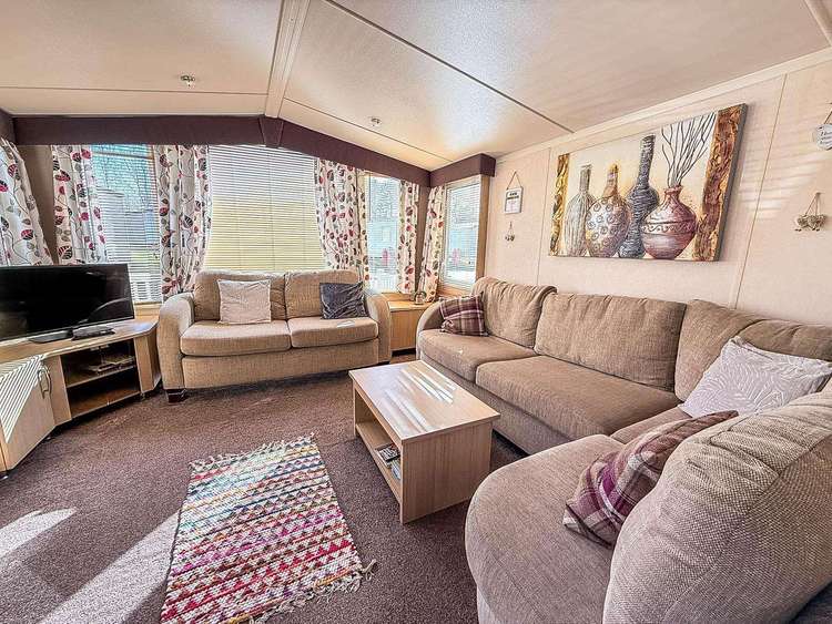 20003SV⭐ – Steeple View, 3 bed, 8 berth caravan with decking. Ruby rated. Preview 4