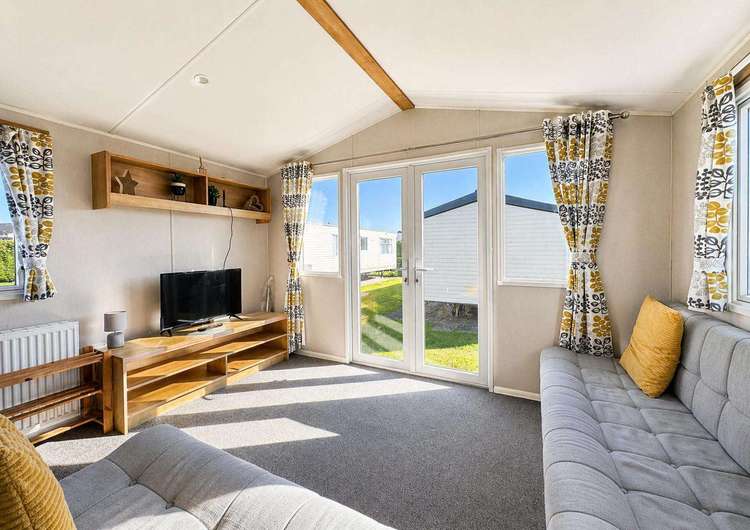 87006S⭐ – North Shore, 3 bed, 8 berth caravan with D/G & C/H. Opal rated. Preview 4