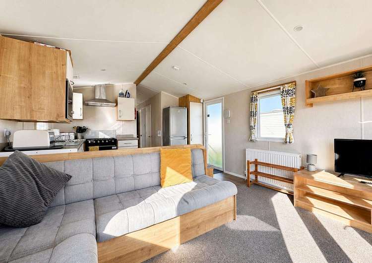 87006S⭐ – North Shore, 3 bed, 8 berth caravan with D/G & C/H. Opal rated. Preview 5