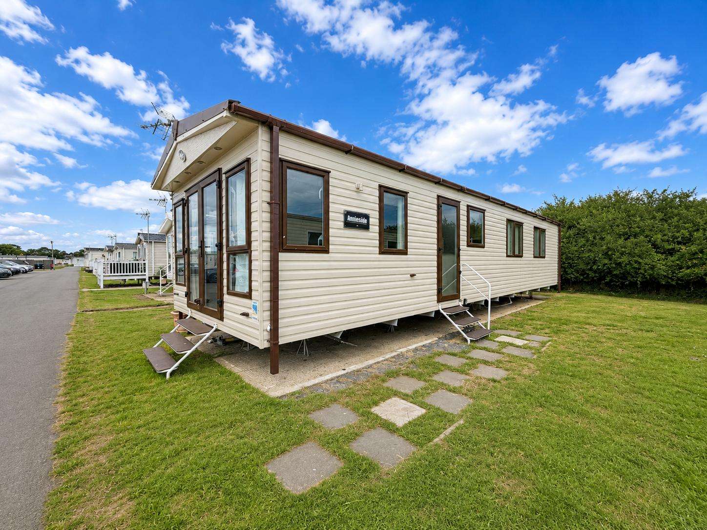 Book a last minute break and enjoy the comfort of a double bed. Spend your weekend getaway in a static caravan at Dovercourt Holiday Park, just steps from the beach. - property