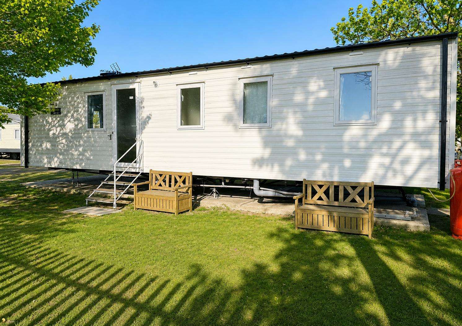 Enjoy a stay at Highfield Grange in Essex at this modern caravan. Sleeping 8 people its the perfect base for a holiday on the Essex coast. - property