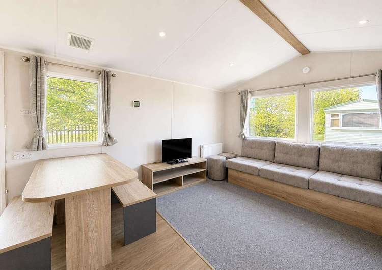 26401E⭐ – Evergreen, 3 bed, 8 berth caravan with D/G and C/H. Opal rated. Preview 5