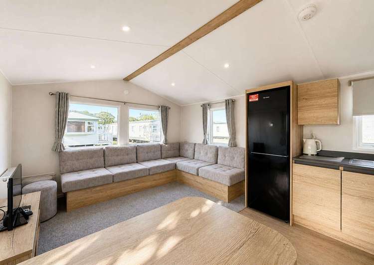 26401E⭐ – Evergreen, 3 bed, 8 berth caravan with D/G and C/H. Opal rated. Preview 4