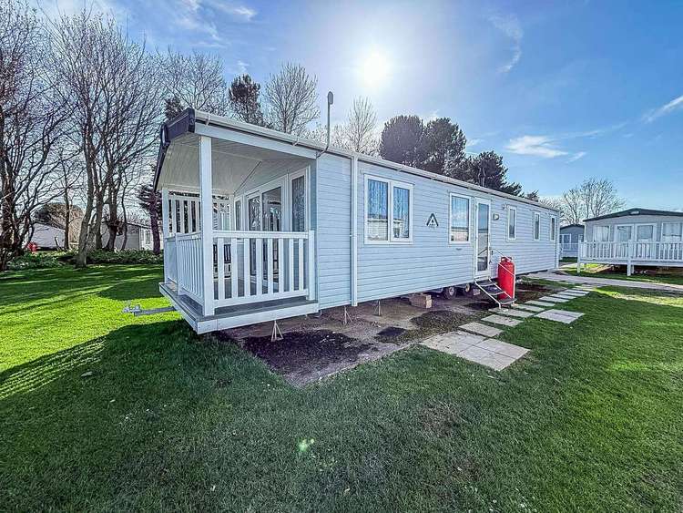 20178BS⭐ – Broadlands, 3 bed, 8 berth caravan with front decking, D/G and C/H. Opal rated. Preview 0