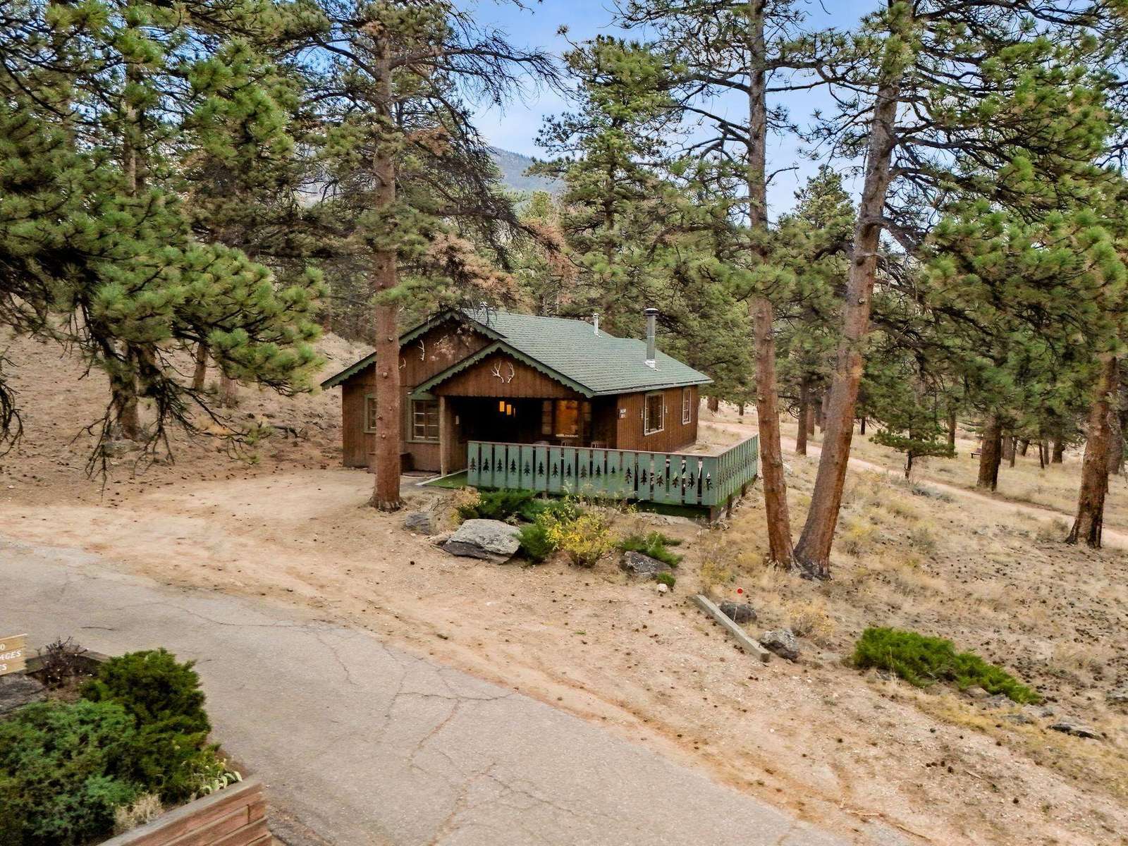 Charming 2-bedroom, 2-bathroom Machin Cottage #1 Preview 0