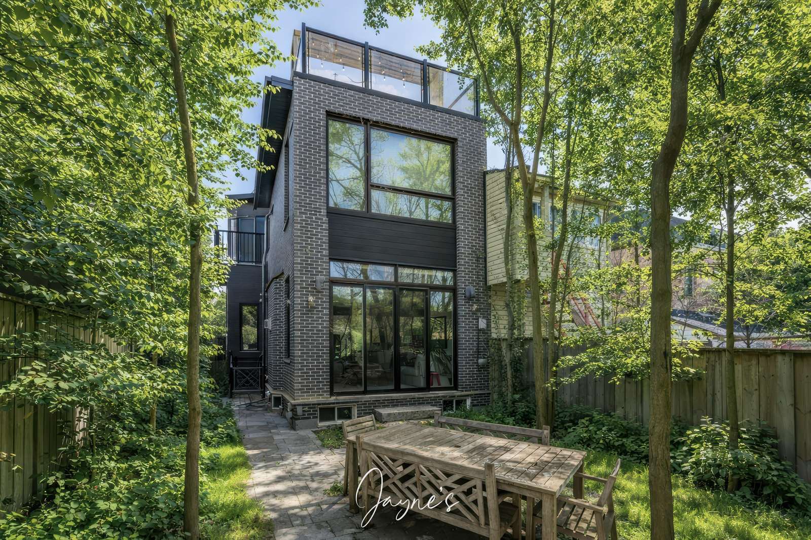 Backyard Patio & Outdoor Dining