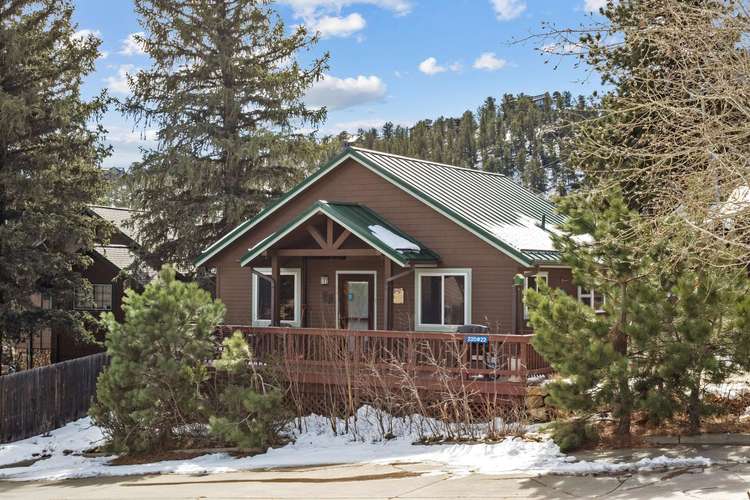 Run Away w/ Me Cute 1 bed room cabin - Private hot tub - easy walk to downtown Preview 0