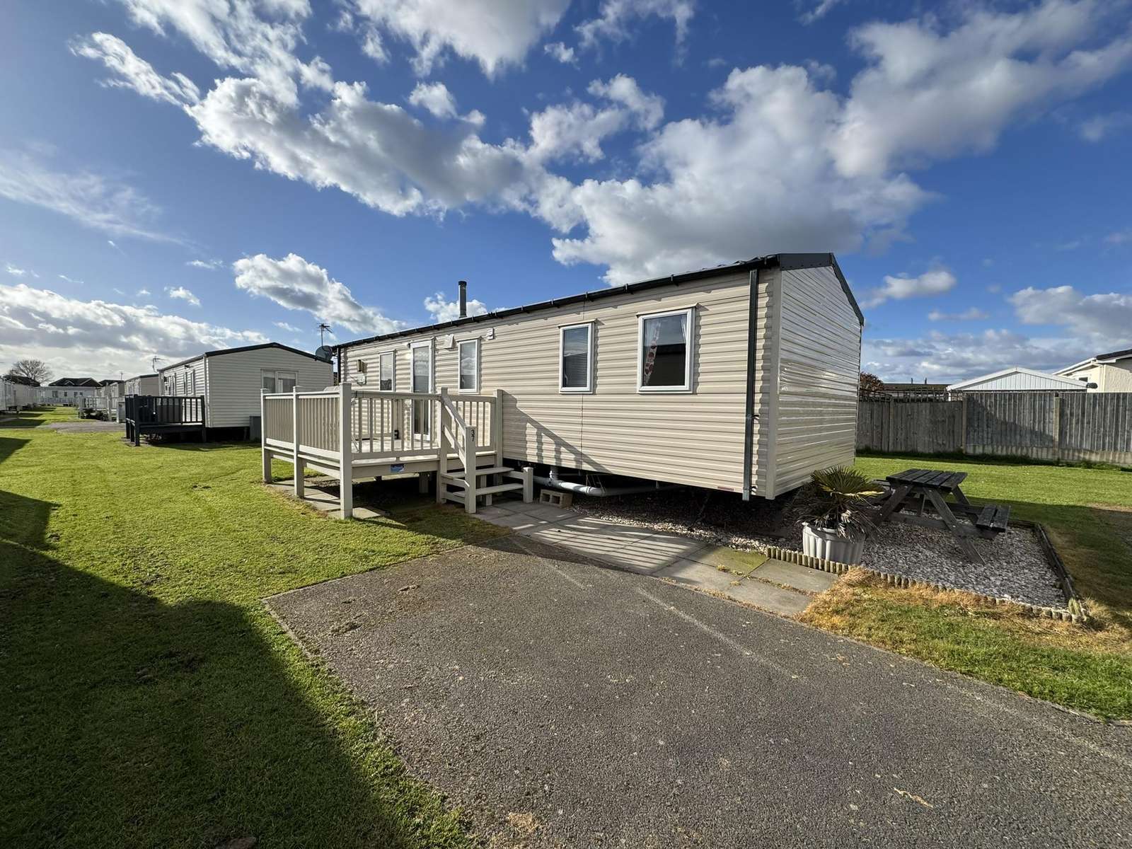 Beautiful 7 berth caravan located in Chapel St Leonards, close the the beach. - property
