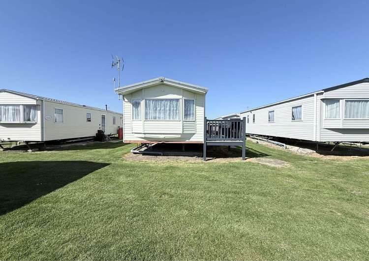 28021GC⭐ – Gainsborough Close, 2 bed, 6 berth caravan with decking. Ruby rated Preview 4