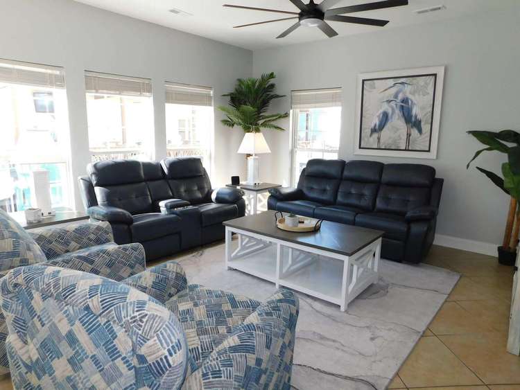 920 Remodeled 5 bdrm, 3 bath, steps from ocean Preview 0