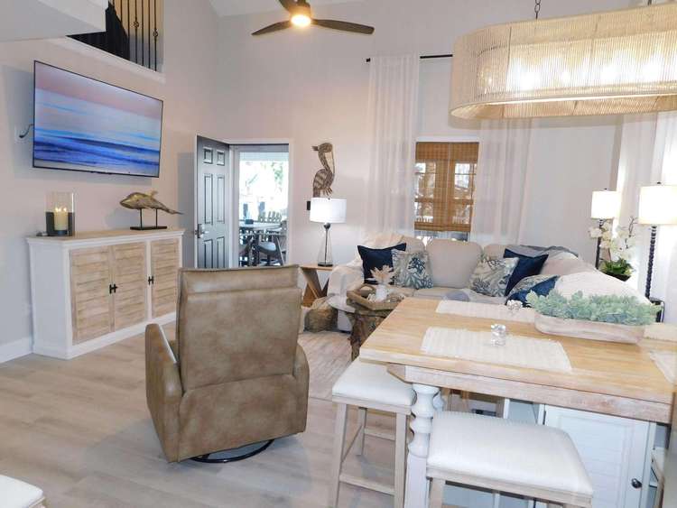 1865 Brand new remodel with all new furnishings sleeps 10 Preview 0