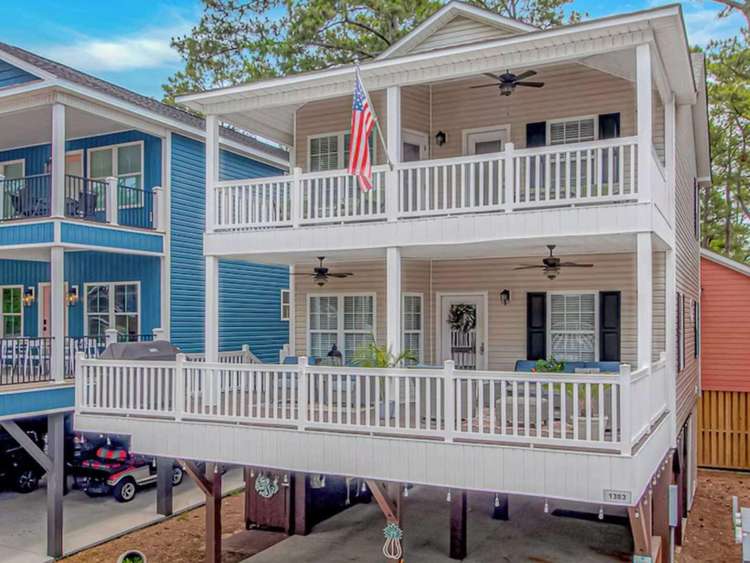 1383 Beautiful 5 bdrm 3 bath sleeps 13 guest Preview 0