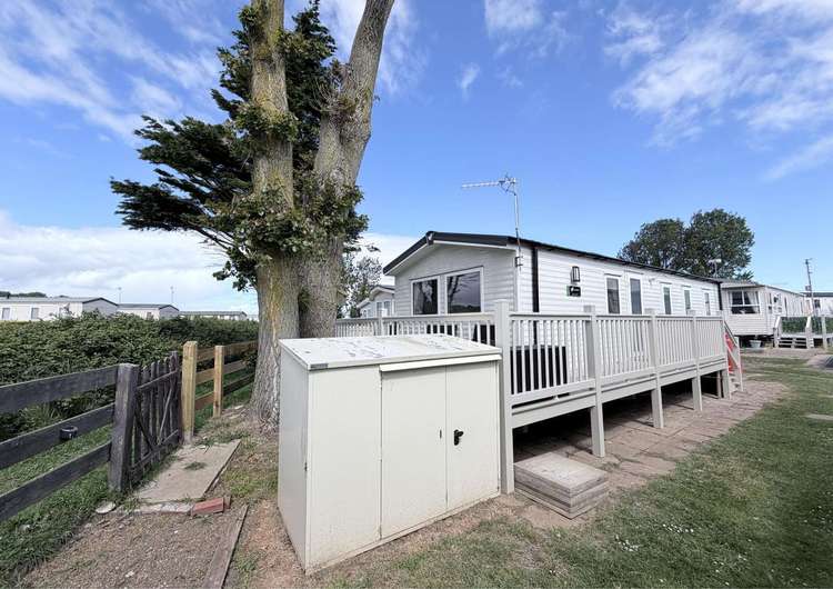 21004R⭐ – Riverside, 3 bed, 8 berth caravan with wrap-around decking. Diamond rated. Preview 0