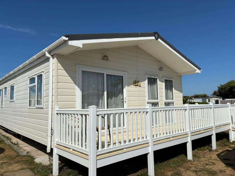 24003KC⭐ – Kinmel Court, 3 bed 6 berth lodge with decking, D/G and C/H. Platinum rated. Preview 2