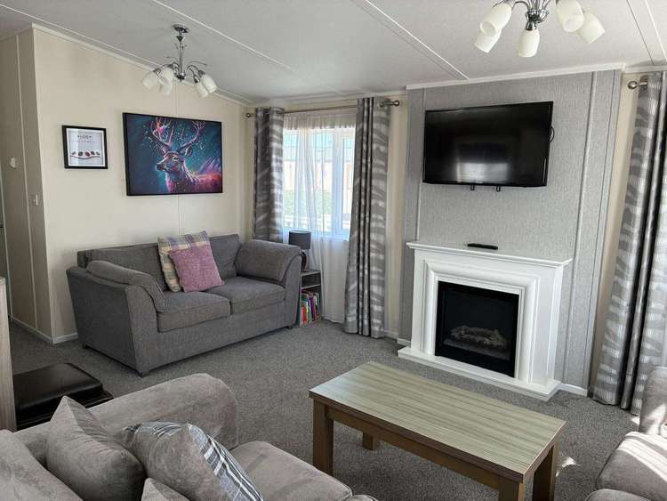 24003KC⭐ – Kinmel Court, 3 bed 6 berth lodge with decking, D/G and C/H. Platinum rated. Preview 3