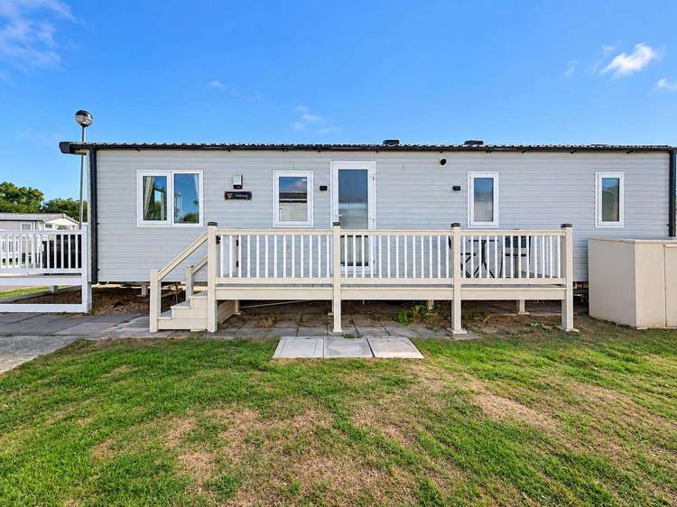15011H⛱️ – The Hollows area, 3 bed, 8 berth caravan with front decking. Diamond Rated. Preview 2