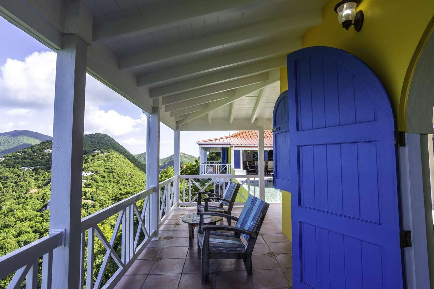 Charming balcony retreat with scenic mountain views