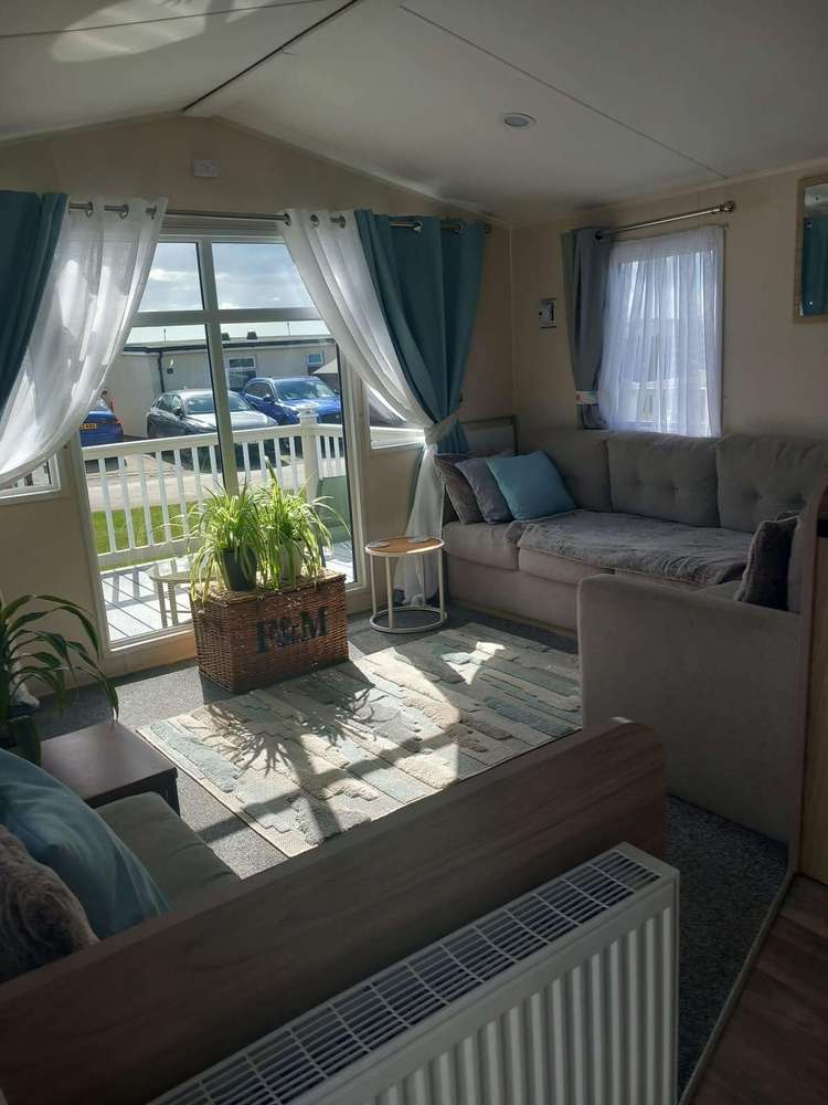 38088SB⭐ – Solent Breeze, 2 bed 4 berth caravan with wrap-around decking, D/G and C/H. Diamond rated Preview 5