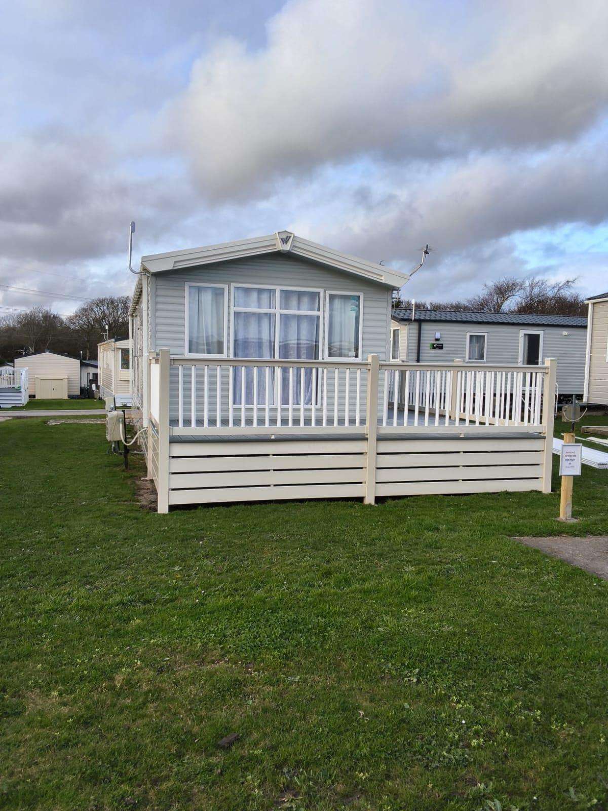 Enjoy a stay at this 2 bed, 4 berth caravan on Solent Breezes Holiday Park in Hampshire. Its the perfect place for the whole family to enjoy a relaxing holiday this Summer 2026 - property