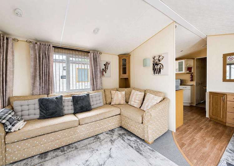 82150SB⛱️ – Stonham Barns, 2 bed, 6 berth caravan with decking. Opal rated. Preview 5