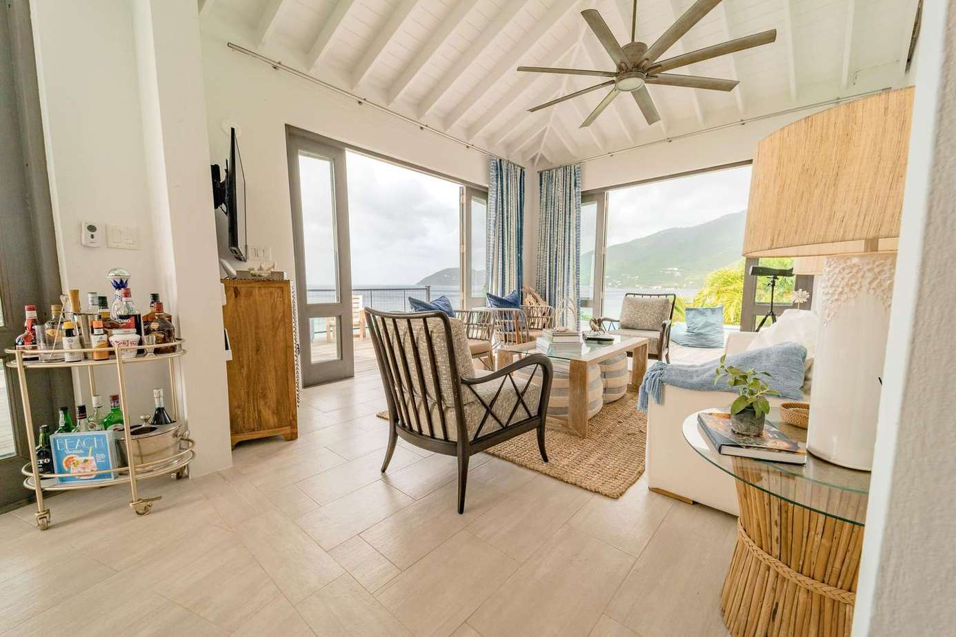 The stunning decor throughout the house is at the same time relaxing and comfortable