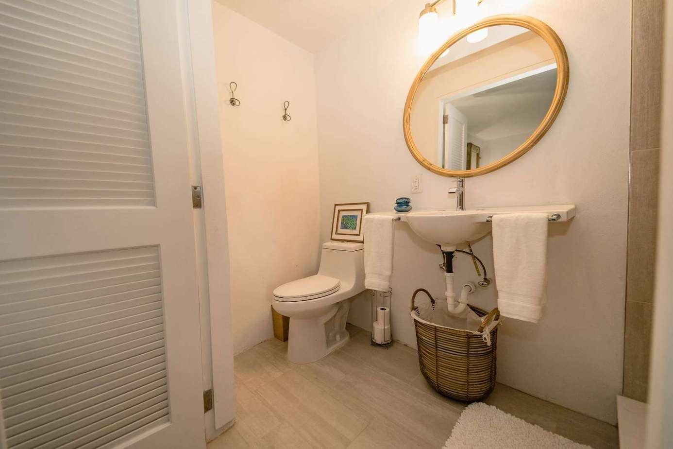 Bedroom 4 ensuite bathroom